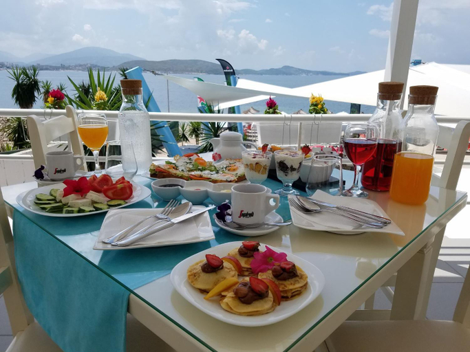 Food & Drinks 5, Hotel Aloha, Sarandës