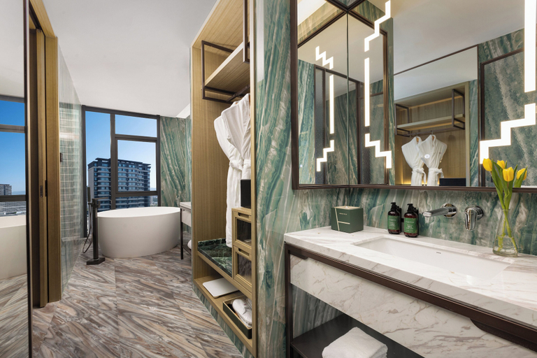 Bathroom 4, Crowne Plaza PUTIAN by IHG, Putian
