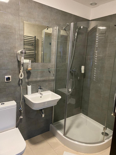 Bathroom 3, Hotel Restauracja Cztery Pory Roku, Lidzbark