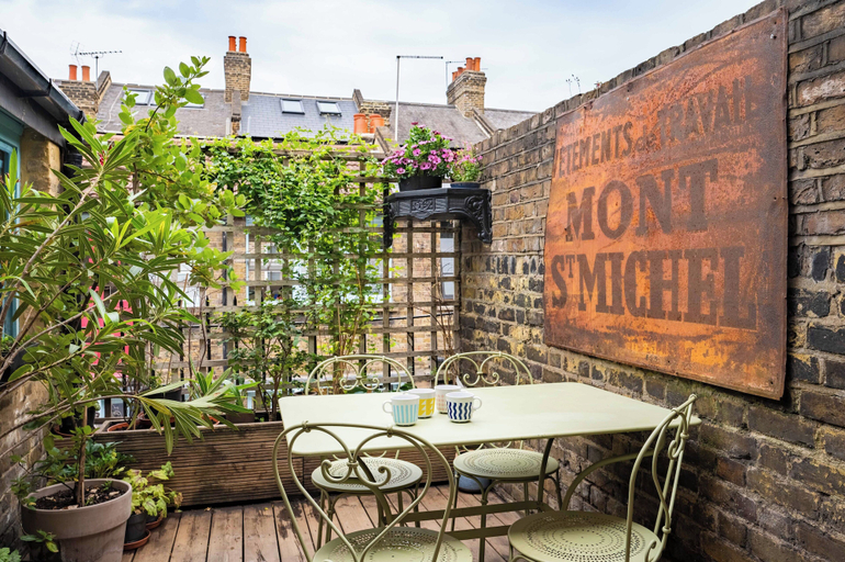 Others 4, The Mad Hatter, London