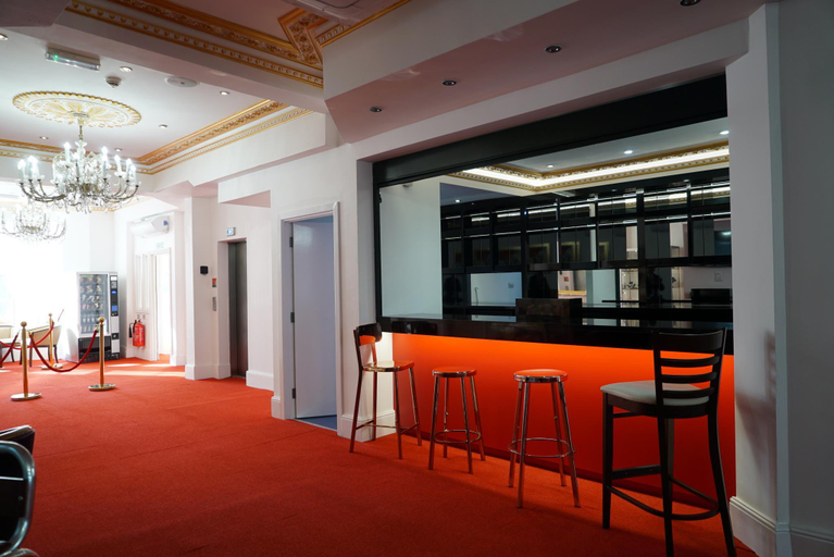Food & Drinks 5, Clapham South Belvedere Hotel, London
