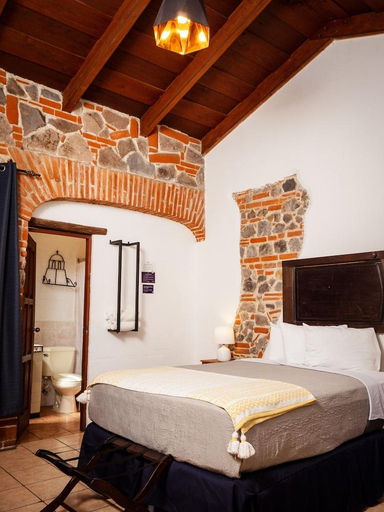 Bedroom 2, Hotel Cacique Real, Antigua Guatemala