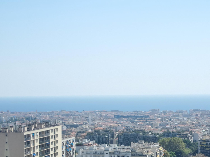Others 5, Chambre privative renove 2024, climatisation, tramway sur place , 12 min centre, 16 min plage, aperc, Alpes-Maritimes