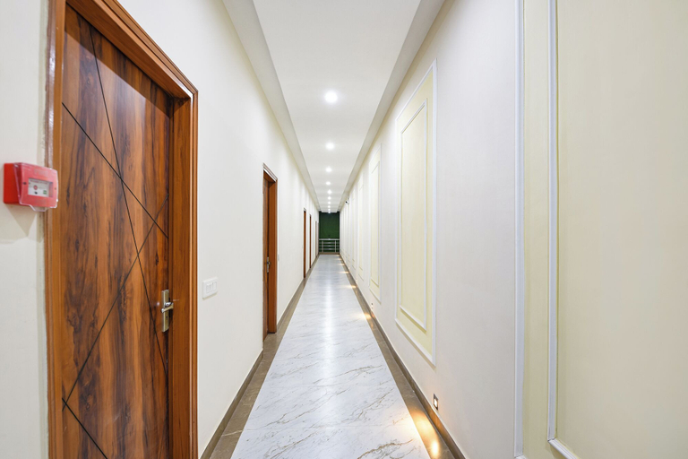 Others 4, Fabhotel Regal, Sahibzada Ajit Singh Nagar