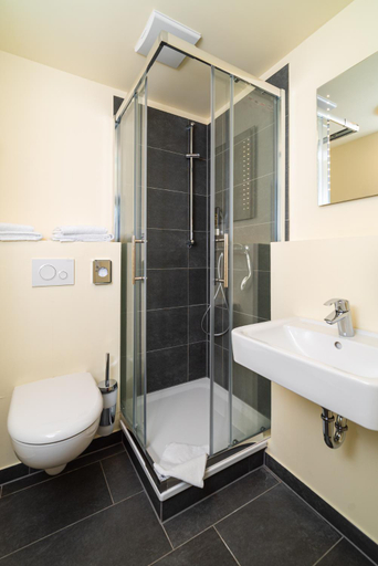 Bathroom 5, Reinoldus Hotel Dortmund, Dortmund