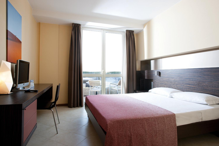 Bedroom 3, Rosso Frizzante, Modena