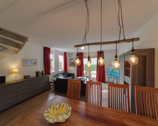 Dining 3, Oyster Coast: Sauna and Family Charm, Kapelle