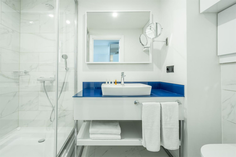 Bathroom 3, Orbi City SuperHost Aparts, Batumi