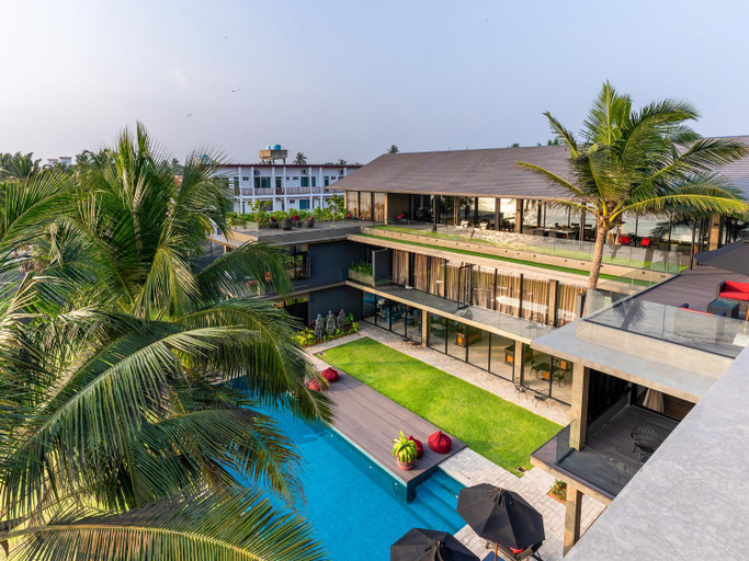 Exterior & Views