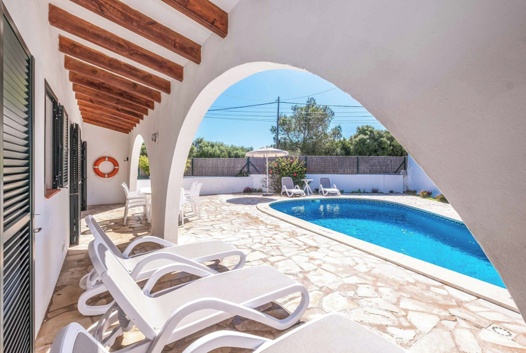 Others 2, Villa Chiquita, Baleares