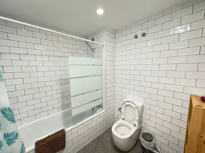 Bathroom 3, Rooms Borrell, Barcelona