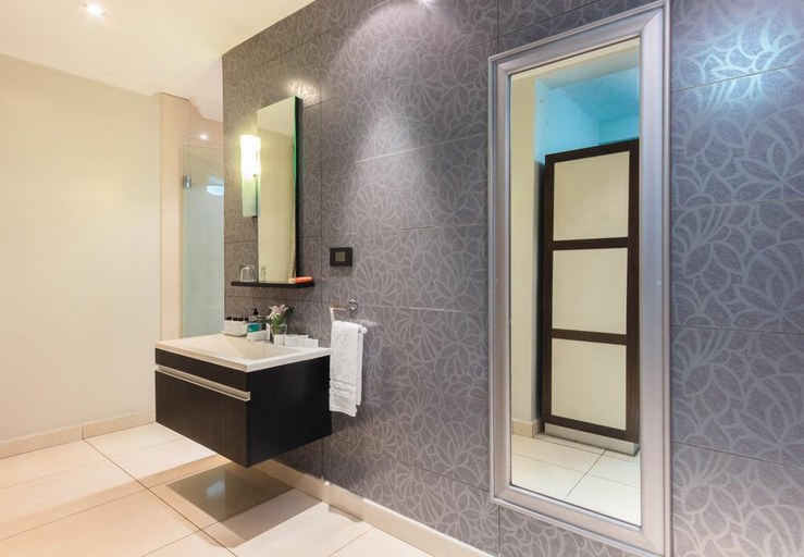 Bathroom 3, L'eola Suites Abuja, AbujaMun