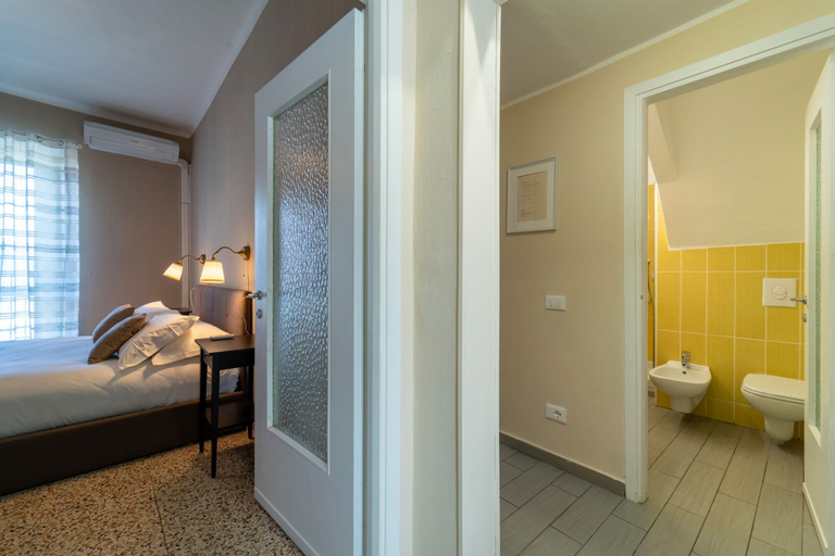 Room 5, Lotus Apartment With Lakeview, Como