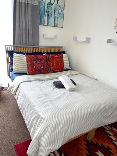 Bedroom 3, Crescent 1 bed Apartment, London