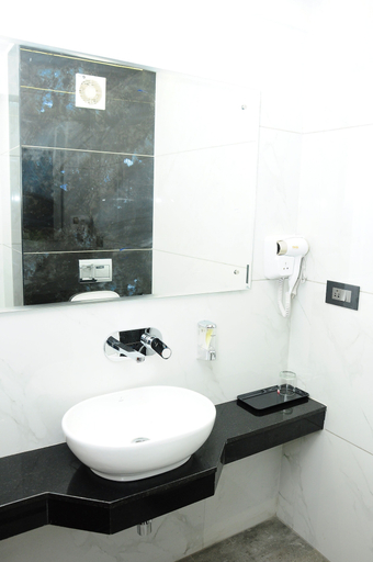 Bathroom 5, V Grand, The Nilgiris
