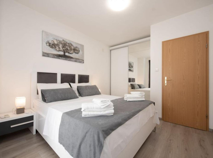 Others 3, Villa Tomi, Trogir