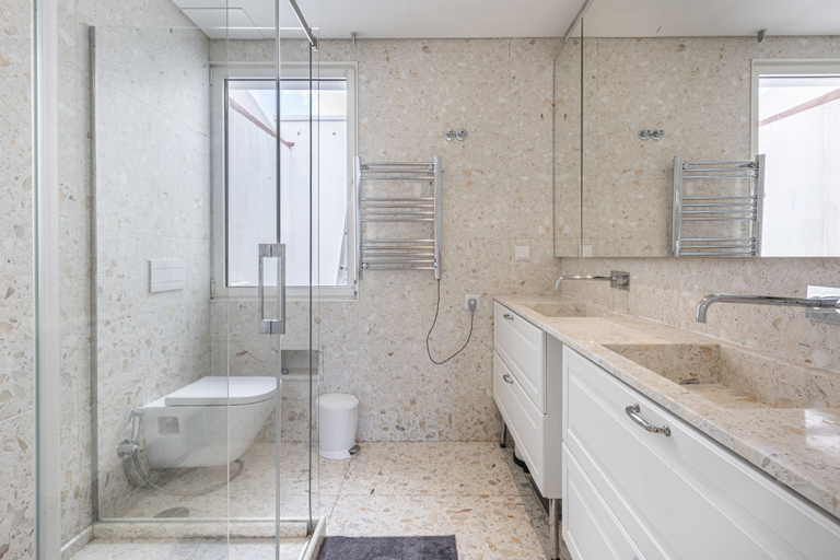Room 4, Contemporary Restelo Pool Haven by Cadenzalux, Lisbon