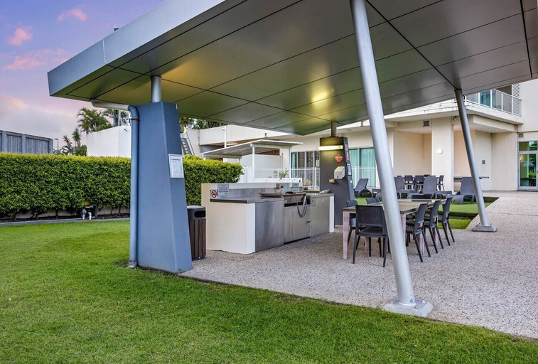 Food & Drinks, Wings Resort - Private Apartments, Gold Coast