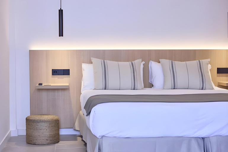 Bedroom 2, Saulo Beach Hotel, Baleares