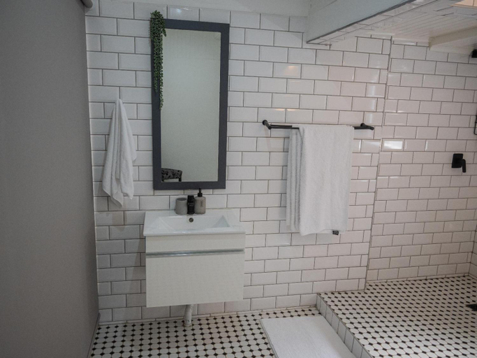 Bathroom 2, Kelkiewyn Waterkloof Guesthouse, City of Tshwane
