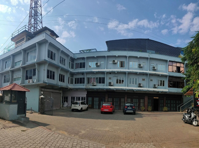 Exterior & Views