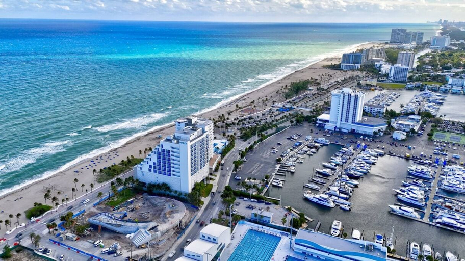 Exterior & Views 1, 2BR 1BA off Las Olas Steps to Beach, Broward