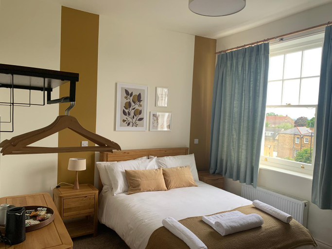 Bedroom 5, The Fox & Hounds, London