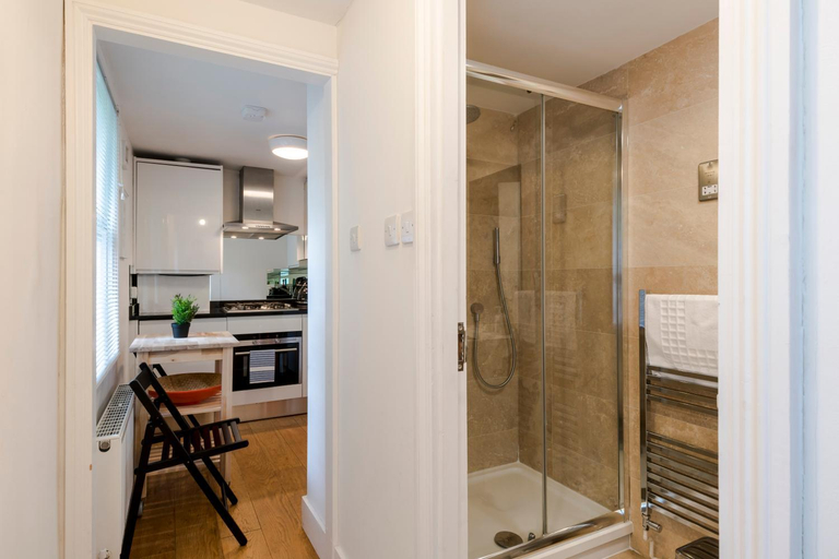 Bathroom 3, Marylebone Gloucester Place by Viridian apartments, London