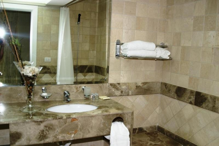 Bathroom, Castel Mare Beach Hotel & Resort, Jubail