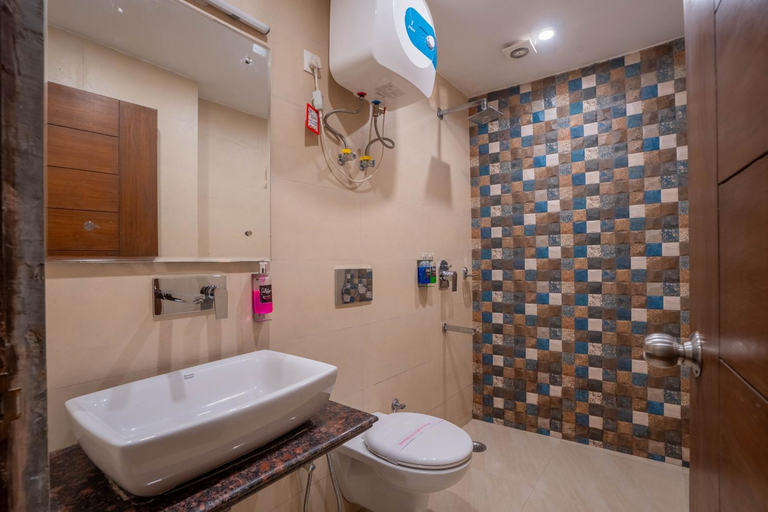 Bathroom 4, Perfectstayz Valley Vista 5 min walk to Mall road, Dehradun