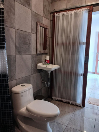 Bathroom 5, Puri Amartha, Gianyar