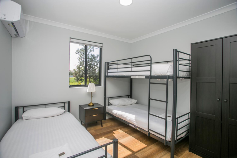 Bedroom 3, Banksia Tourist Park, Swan