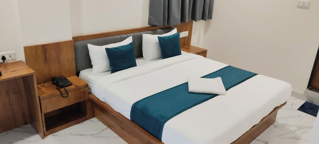 Others 3, Hotel Sai Executive, Pune