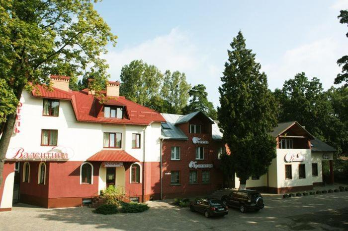 Exterior & Views