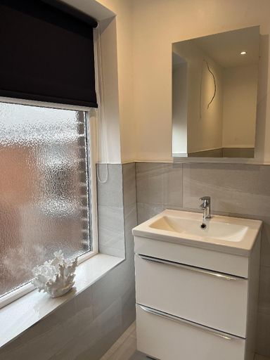 Bathroom 4, 20 Coop Street Apartments, Blackpool