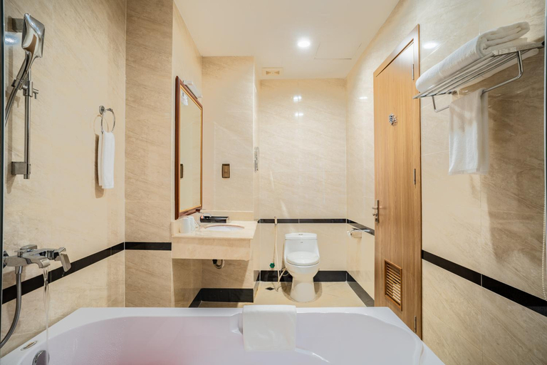 Bathroom 5, Muong Thanh Grand Hanoi Hotel, Hoàng Mai