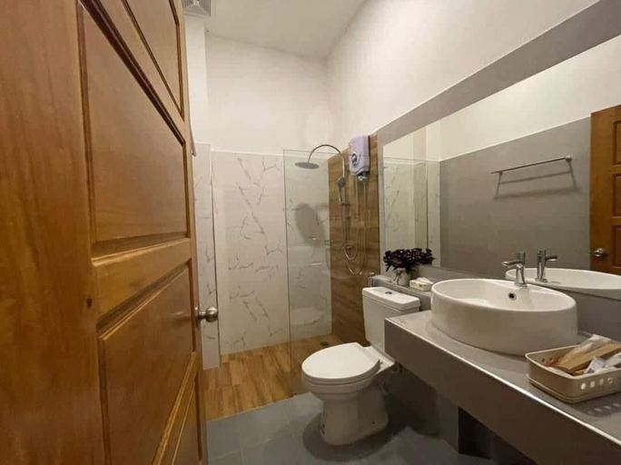 Bathroom 3, VangVieng Crystal Boutique Hotel, Vangvieng