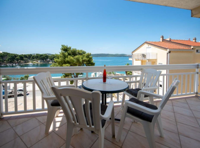 Others 4, Villa Tomi, Trogir