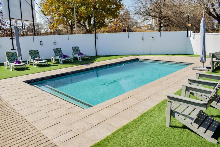 Sport & Beauty 4, Thamani Guest House, West Rand