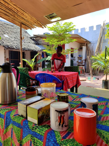 Food & Drinks 2, Rafiki Backpackers-hostel, Kaskazini 'A'