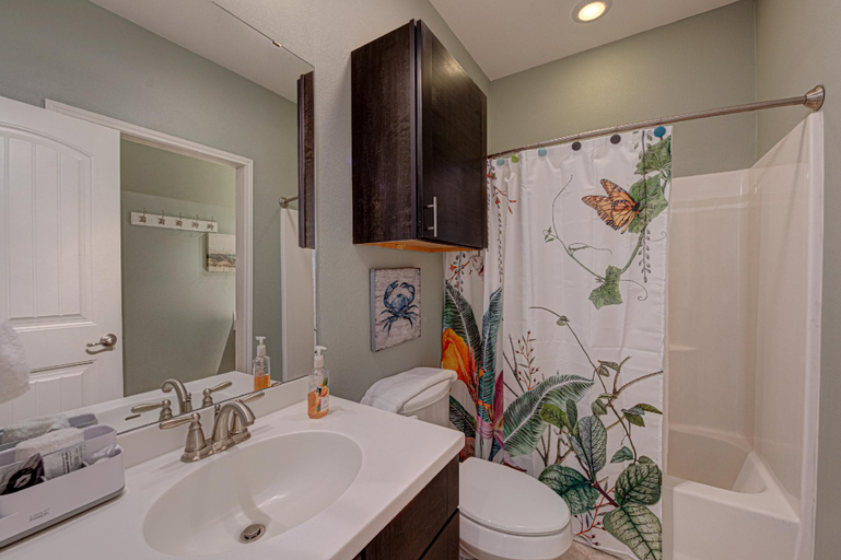 Bathroom 3, M S Turtle Cove, Nueces
