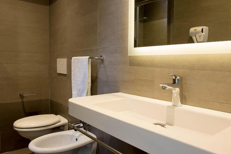 Bathroom 2, Hotel Monica, Rimini