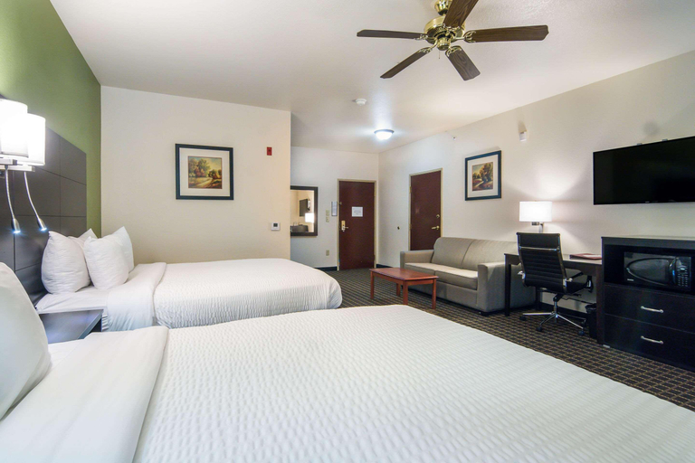 Bedroom 3, Clarion Inn & Suites Weatherford, Parker