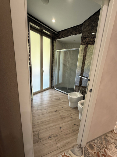 Bathroom 5, Th luxury Rooms, Messina
