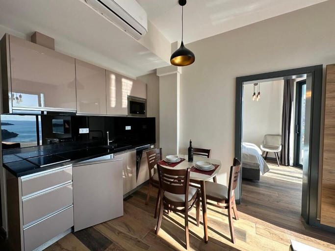 Others 2, Boreti Residence