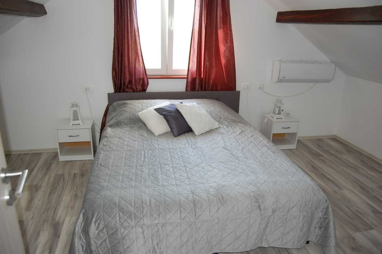 Bedroom 2, Holiday Home Luca, Drniš