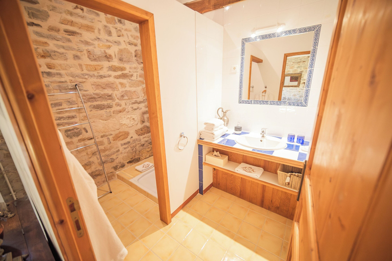 Bathroom 5, Maison Bakéa, Tarn