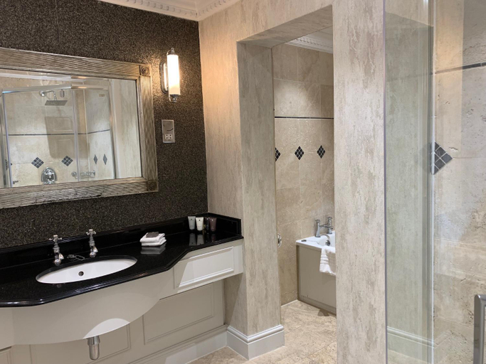 Bathroom 5, Rowhill Grange Hotel & Utopia Spa, Kent