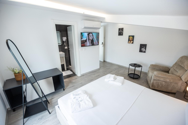 3, Leon Hotel, Tirana