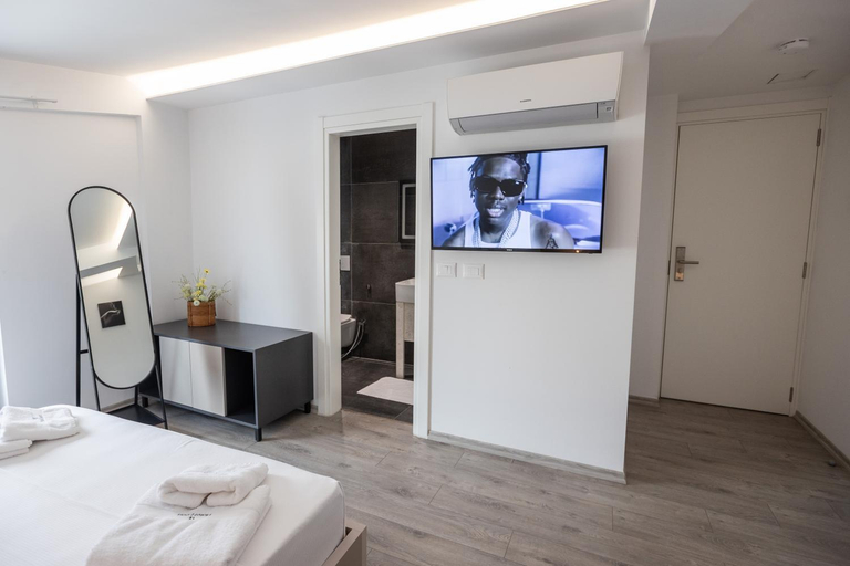 5, Leon Hotel, Tirana